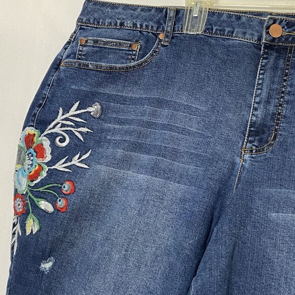 CATO Floral Embroidered Distressed Crop Jeans Sz 28W Blue Denim High Rise NWT - Picture 2 of 16